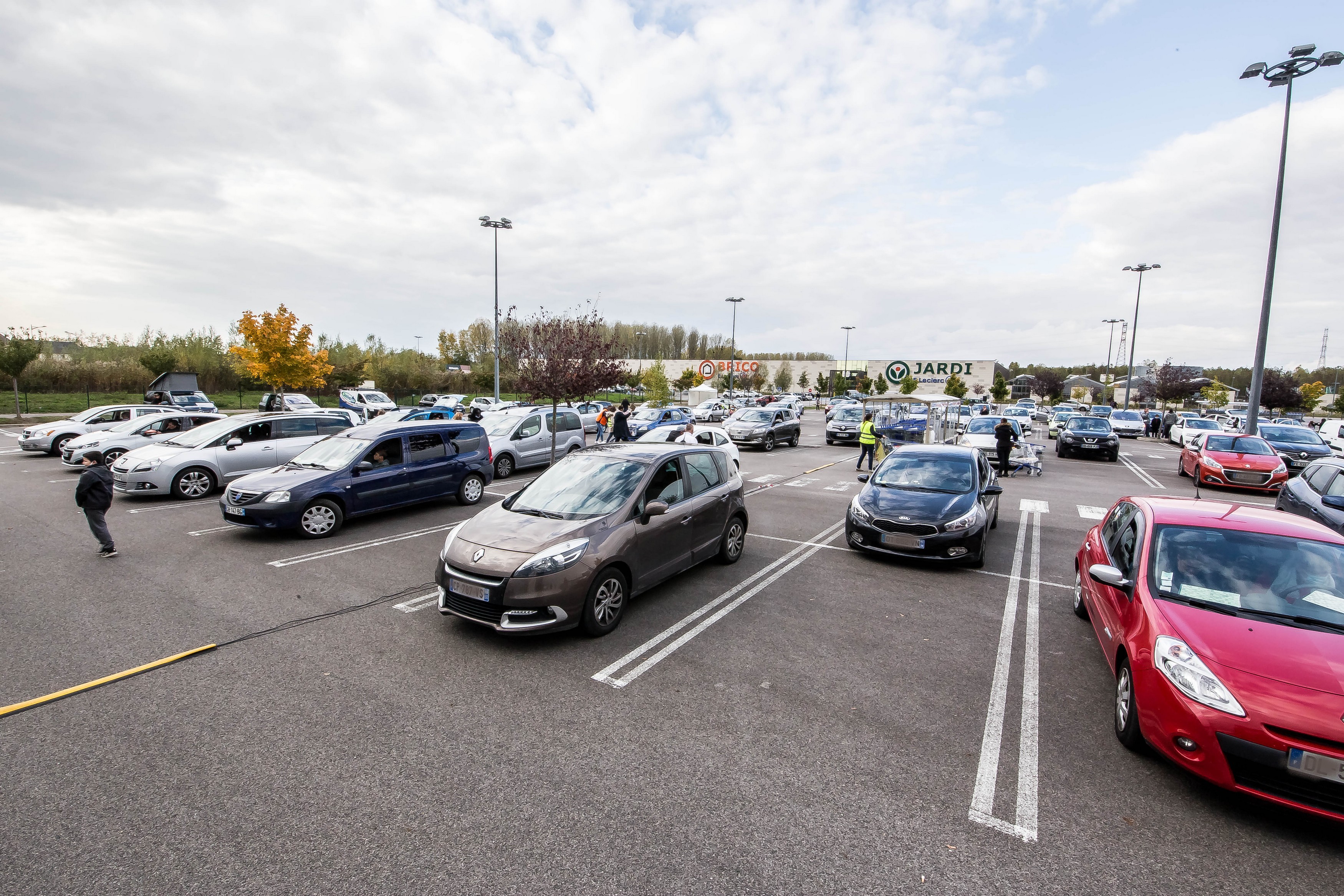Le parking de Leclerc , juste assez grand
