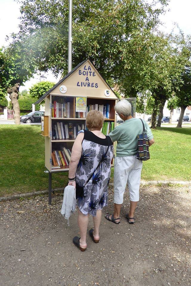 Rencontres devant la boite à livre